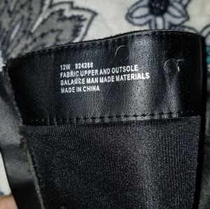 12w Torrid wedged knee high boots